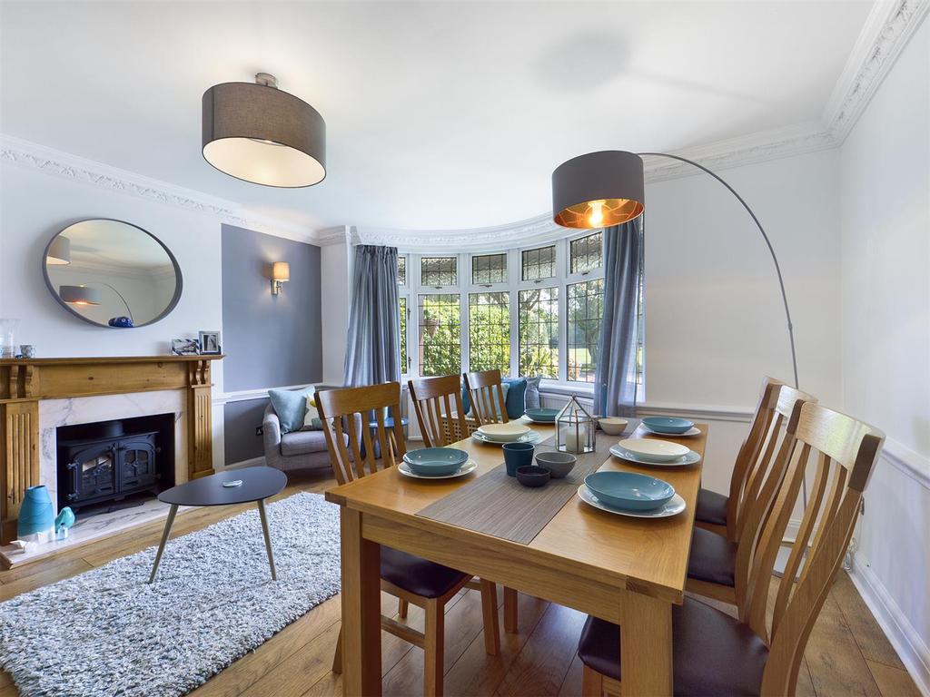 Blacksmith's Hill, Sanderstead 4 bed detached house £1,200,000