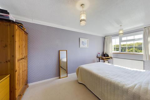 32 Osprey Gardens, South Croydon, CR2 8TB