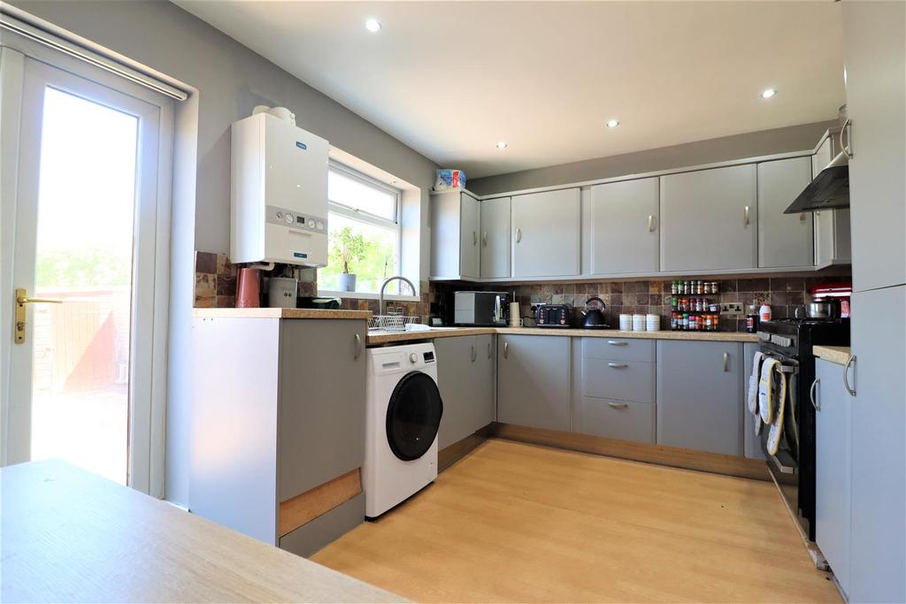Westfield Road, Hull 2 bed terraced house £140,000
