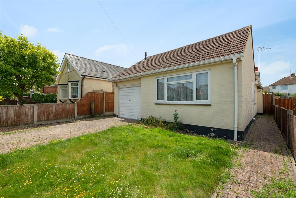 Saddleton Road, Whitstable 2 bed detached bungalow - £365,000