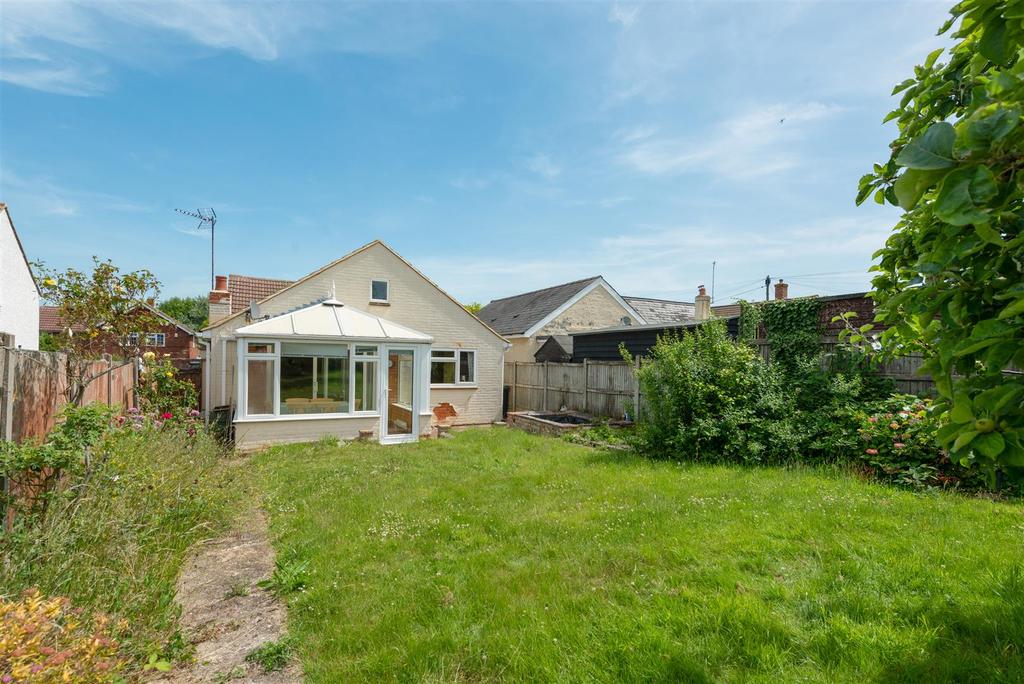 Saddleton Road, Whitstable 2 bed detached bungalow £365,000