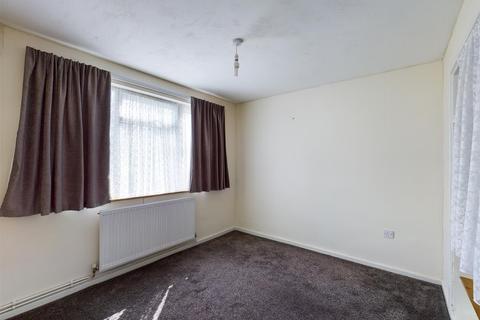 82 Dunsfold Way, New Addington, Croydon, CR0 0TN