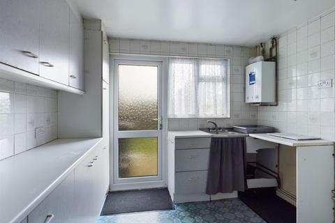 82 Dunsfold Way, New Addington, Croydon, CR0 0TN