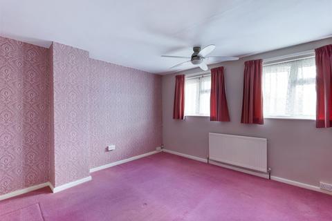 82 Dunsfold Way, New Addington, Croydon, CR0 0TN