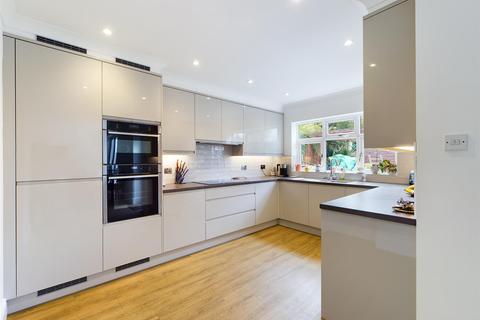 22 Farnborough Crescent, South Croydon, CR2 8HA