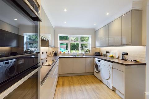 22 Farnborough Crescent, South Croydon, CR2 8HA