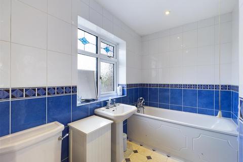 22 Farnborough Crescent, South Croydon, CR2 8HA