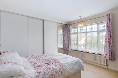 22 Farnborough Crescent, South Croydon, CR2 8HA