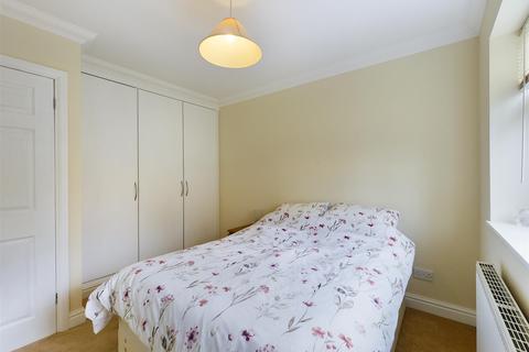 22 Farnborough Crescent, South Croydon, CR2 8HA
