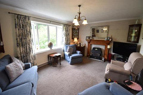 63a Anncroft Road, Buxton, SK17 6UA