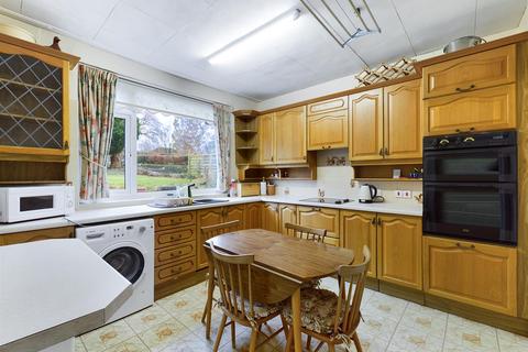 48 Ballards Way, South Croydon, CR2 7JL