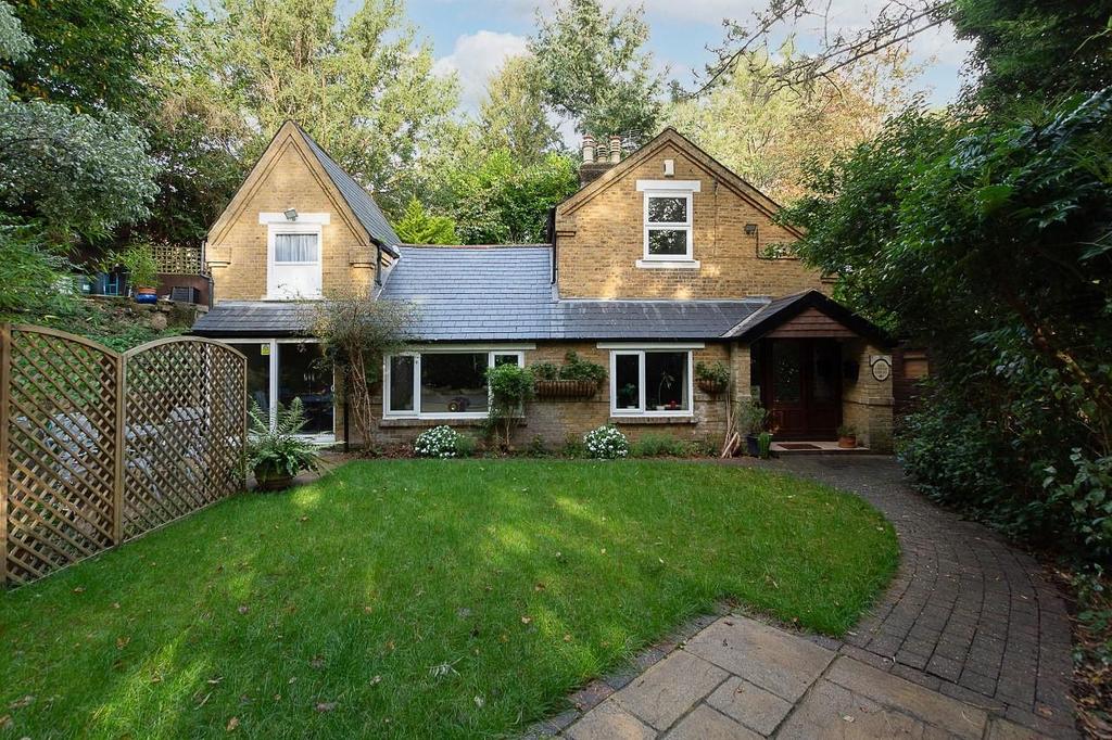 Park Road, Kenley 3 bed detached house £675,000