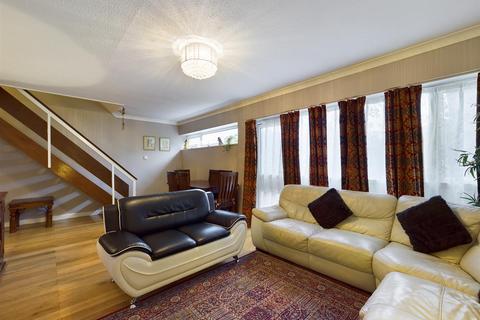 2 Bracewood Gardens, Croydon, CR0 5JL