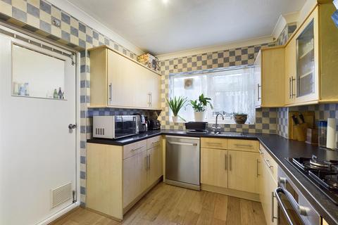 2 Bracewood Gardens, Croydon, CR0 5JL