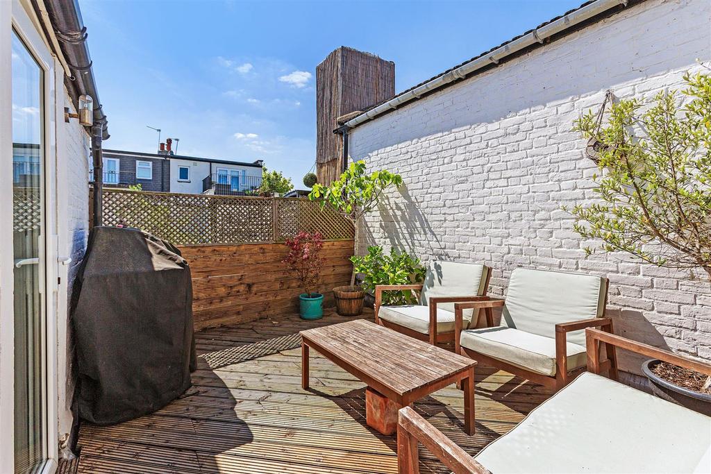 White Hart Lane, Barnes, SW13 2 bed for sale £665,000