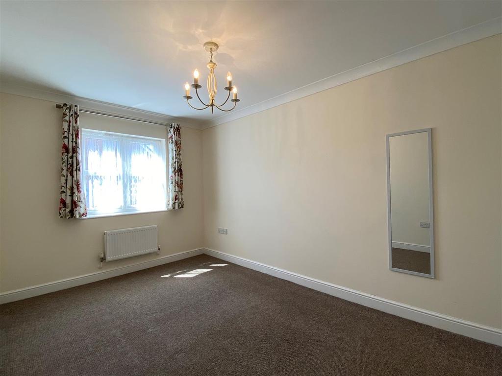 Bedroom 1.jpg