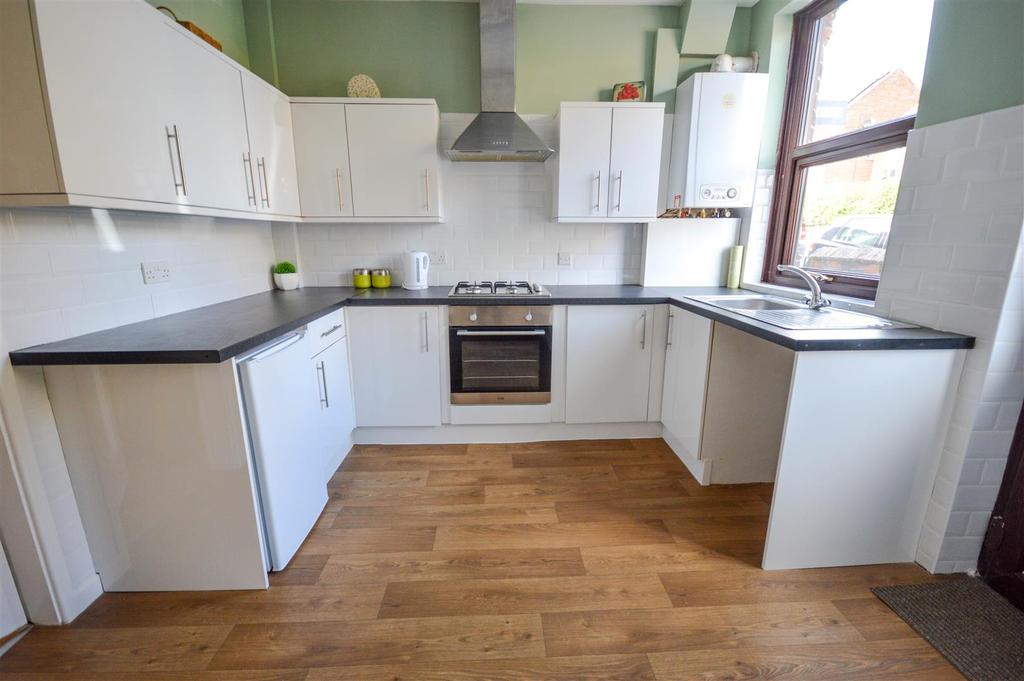 Stone Street, Mosborough, Sheffield, S20 2 bed end of terrace house £
