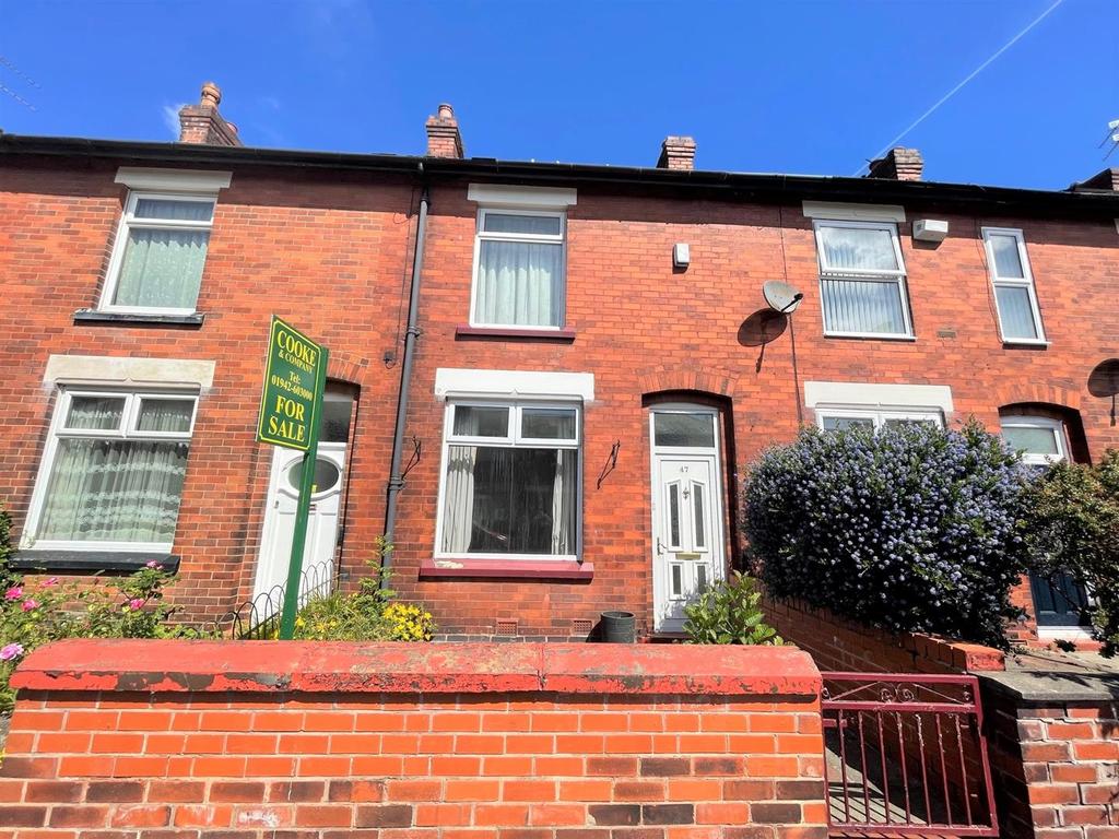 Lightburne Avenue, Leigh 2 bed terraced house £135,000