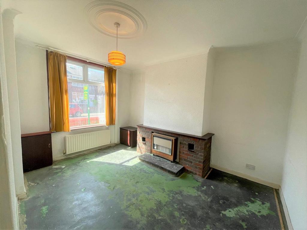 Lightburne Avenue, Leigh 2 bed terraced house £135,000