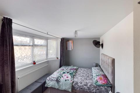 3 bedroom detached house for sale - Stanley Road South, Rainham