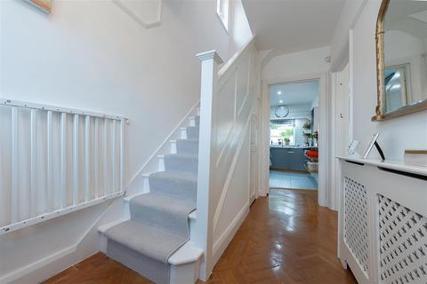 3 Famet Close, Purley, CR8 2DX