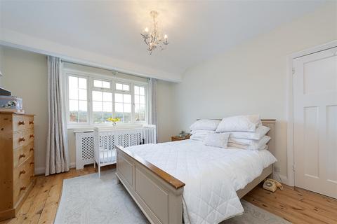 3 Famet Close, Purley, CR8 2DX