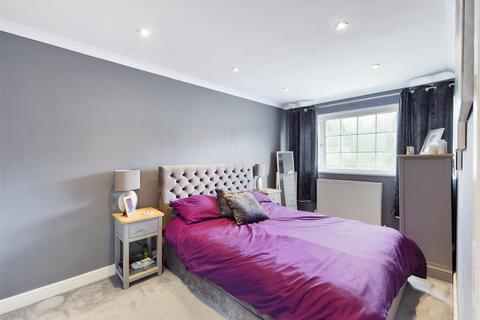 12 Albatross Gardens, South Croydon, CR2 8QX