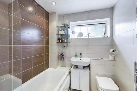 12 Albatross Gardens, South Croydon, CR2 8QX