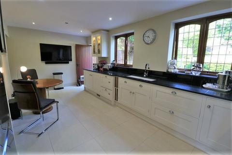 102 Farley Road, South Croydon, CR2 7NE