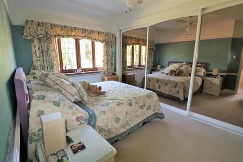 102 Farley Road, South Croydon, CR2 7NE