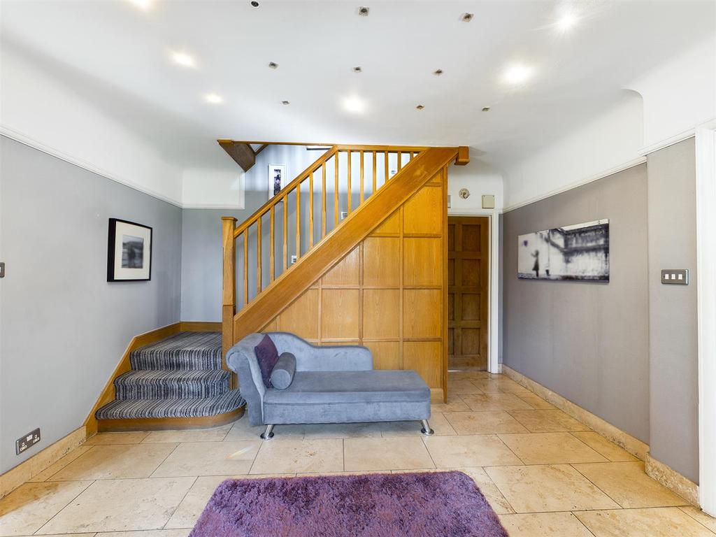 Hurst Way, South Croydon 6 bed detached house £1,100,000