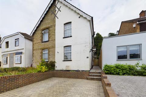 65 Beechwood Road, Caterham, CR3 6NF