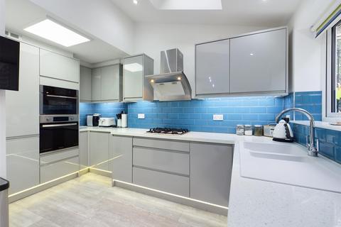 65 Beechwood Road, Caterham, CR3 6NF