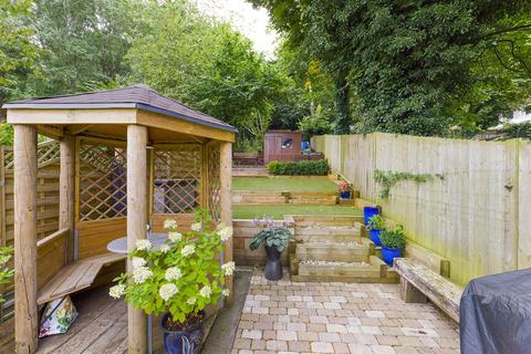 65 Beechwood Road, Caterham, CR3 6NF