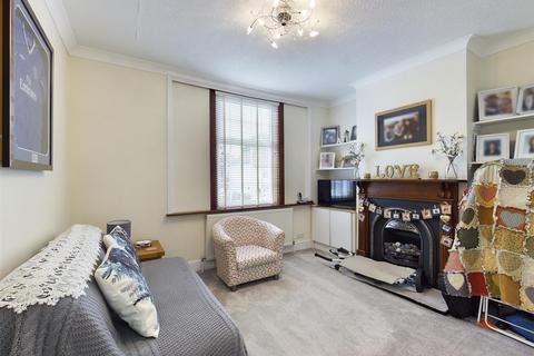 65 Beechwood Road, Caterham, CR3 6NF