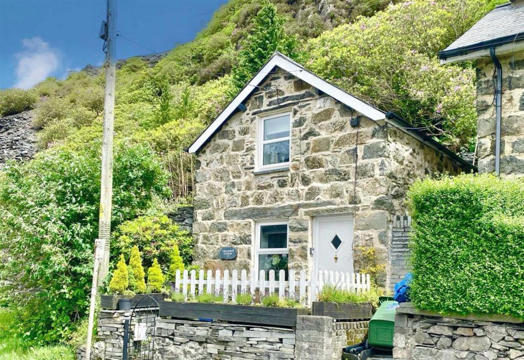 Llwyn Y Gell, Blaenau Ffestiniog 1 bed cottage for sale £124,500
