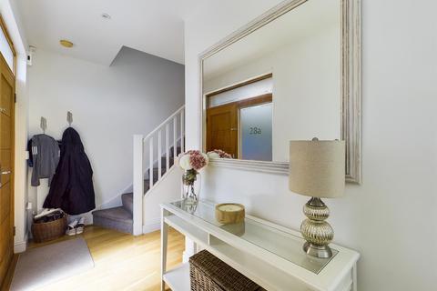 28a Swallowdale, South Croydon, CR2 8SJ