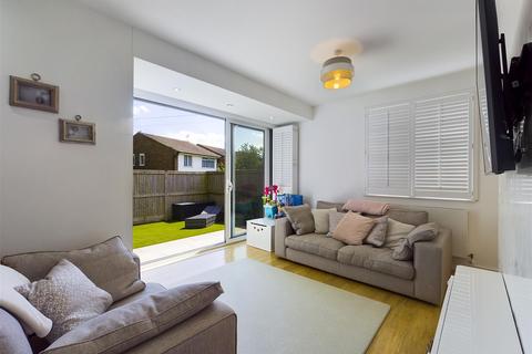 28a Swallowdale, South Croydon, CR2 8SJ