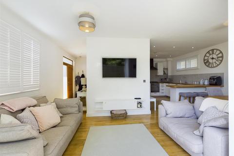 28a Swallowdale, South Croydon, CR2 8SJ