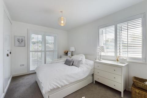 28a Swallowdale, South Croydon, CR2 8SJ