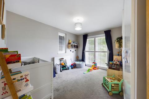 28a Swallowdale, South Croydon, CR2 8SJ