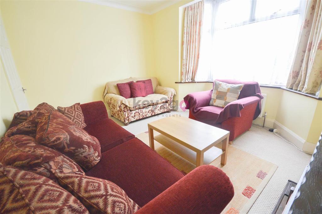 Hurlfield Avenue, Sheffield, S12 2 bed semidetached house £155,000