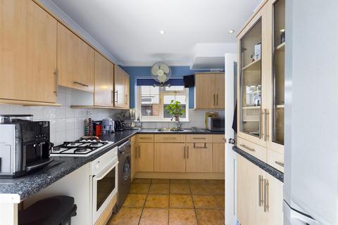 110 Overbury Crescent, New Addington, Croydon, CR0 0LP