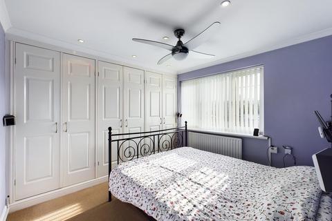 110 Overbury Crescent, New Addington, Croydon, CR0 0LP