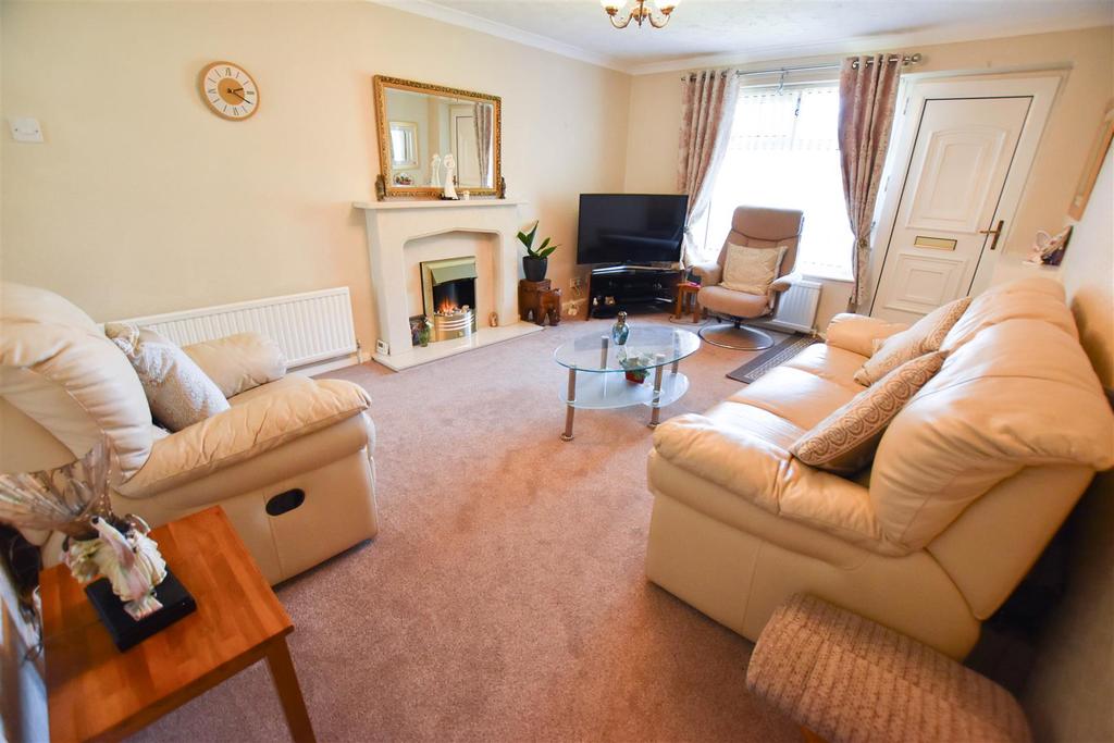 Highwood Place, Eckington, Sheffield... 2 bed terraced house £145,000