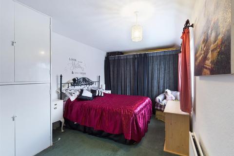 40 Rowdown Crescent, New Addington, Croydon, CR0 0HQ