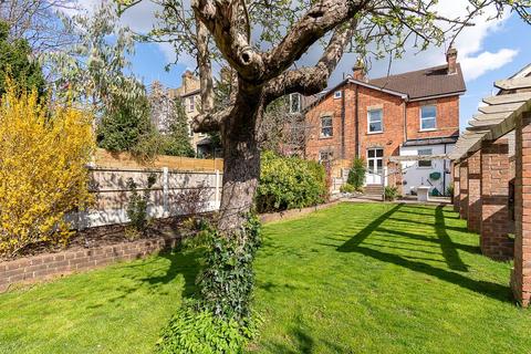 70 Birdhurst Road, South Croydon, CR2 7EB