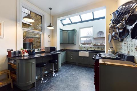 70 Birdhurst Road, South Croydon, CR2 7EB