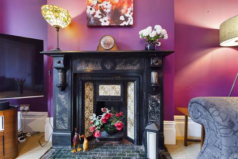 70 Birdhurst Road, South Croydon, CR2 7EB