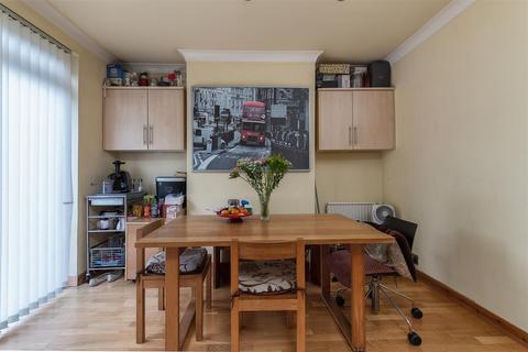 32 Braemar Avenue, South Croydon, CR2 0QA